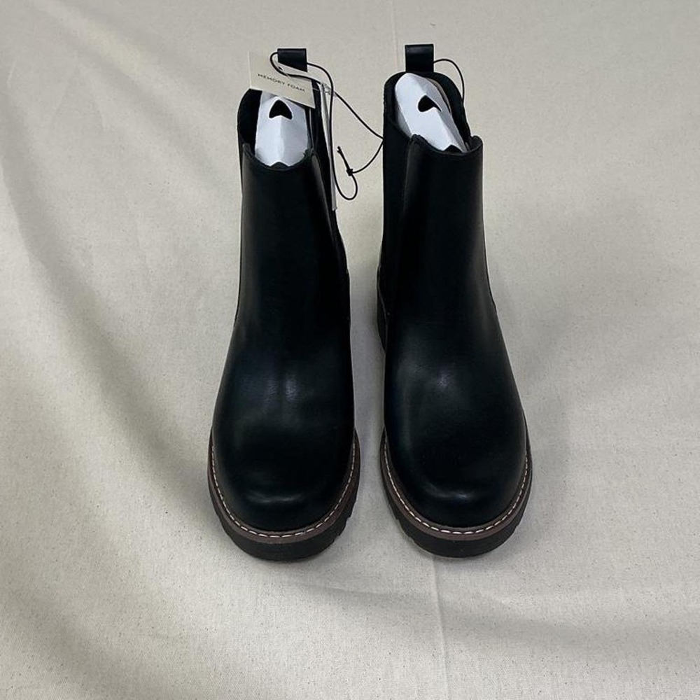 Universal Thread black Chelsea boots